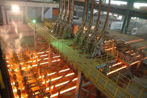 Uma máquina de fundição CCM de múltiplos fios para cima para fundição industrial de aço
