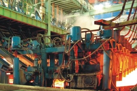Uma máquina de fundição CCM de múltiplos fios para cima para fundição industrial de aço