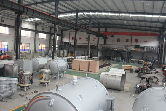 Forno de sinterização a vácuo com aquecimento uniforme e controle de automação avançado